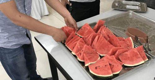 拿着你的被子